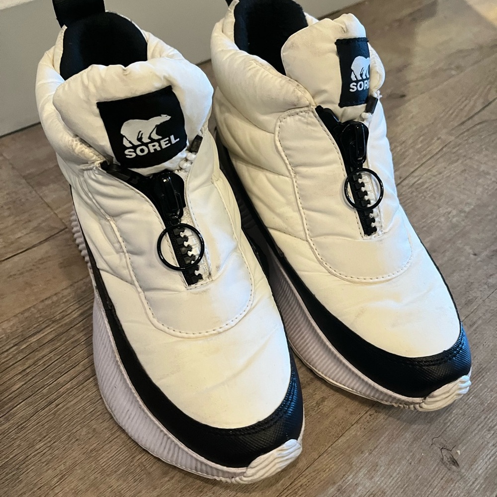 Sorel White and Black Winter Boots